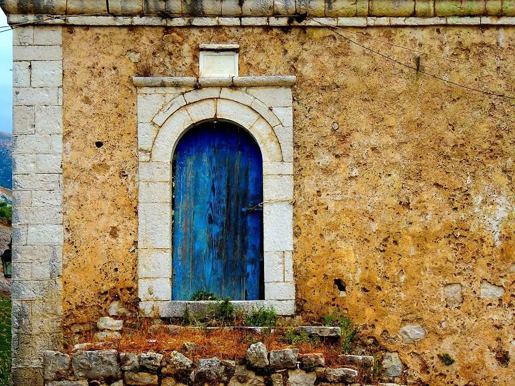 The Grandfather'S Room Himare