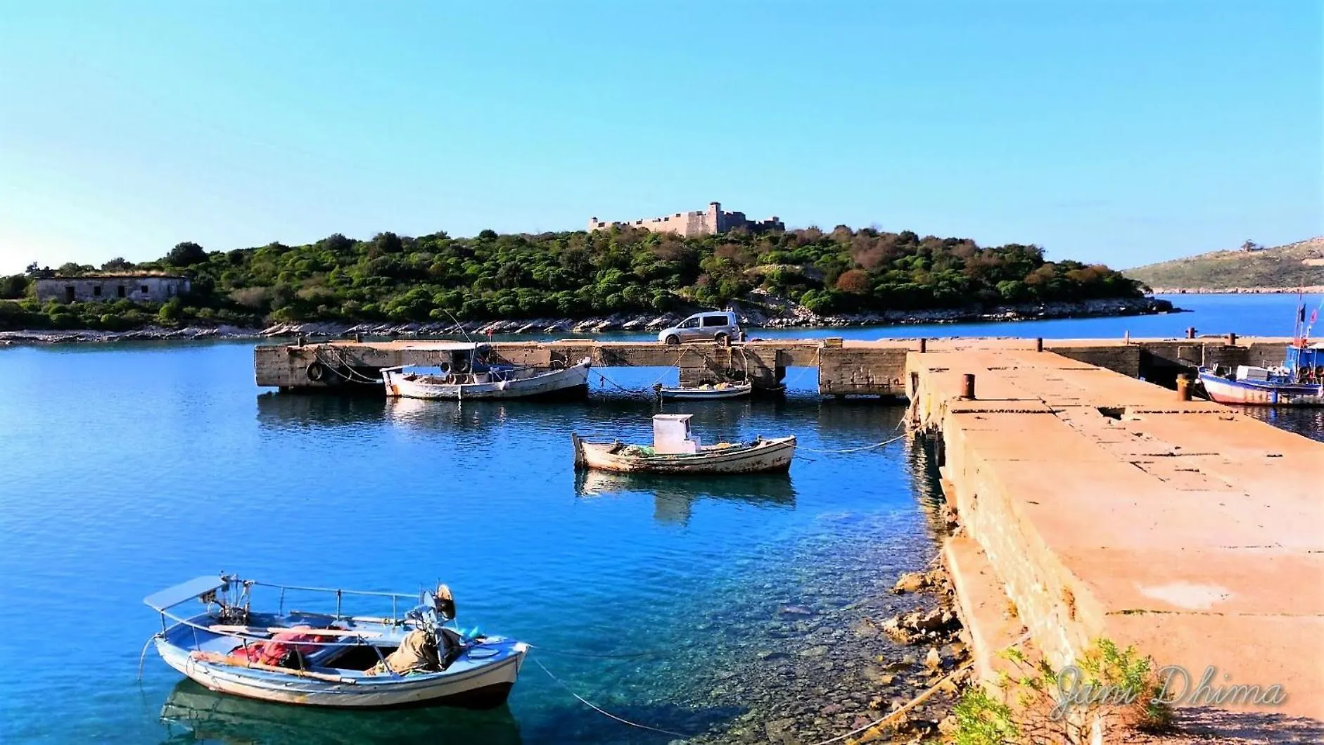 The Grandfather'S Room Himare