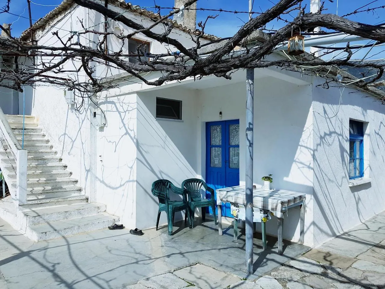 The Grandfather'S Room Himare